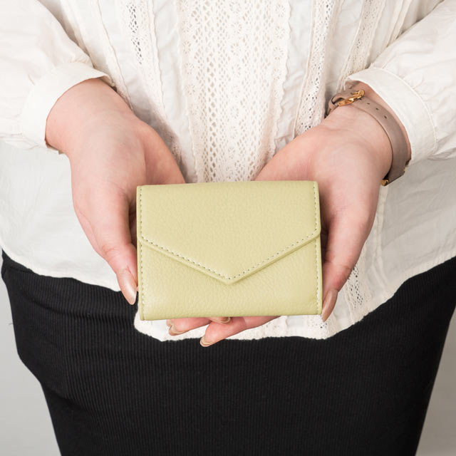 ラフィネ 三つ折りミニ財布