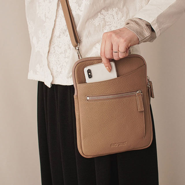 ボルセッタ レザーショルダーバッグ