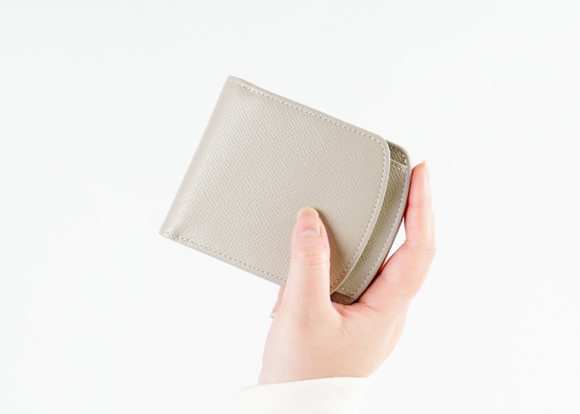 エンボス ヒップポケット外ボックス小銭二つ折り財布