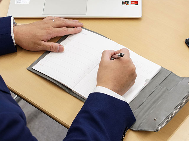 外がま口二つ折り財布