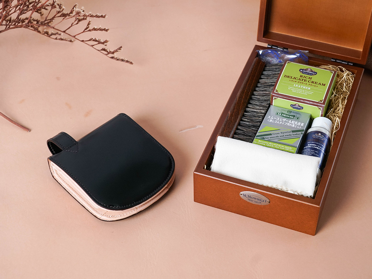 大賞の賞品。お好きなmic製品1点とM.モゥブレイの木箱入りケアセット