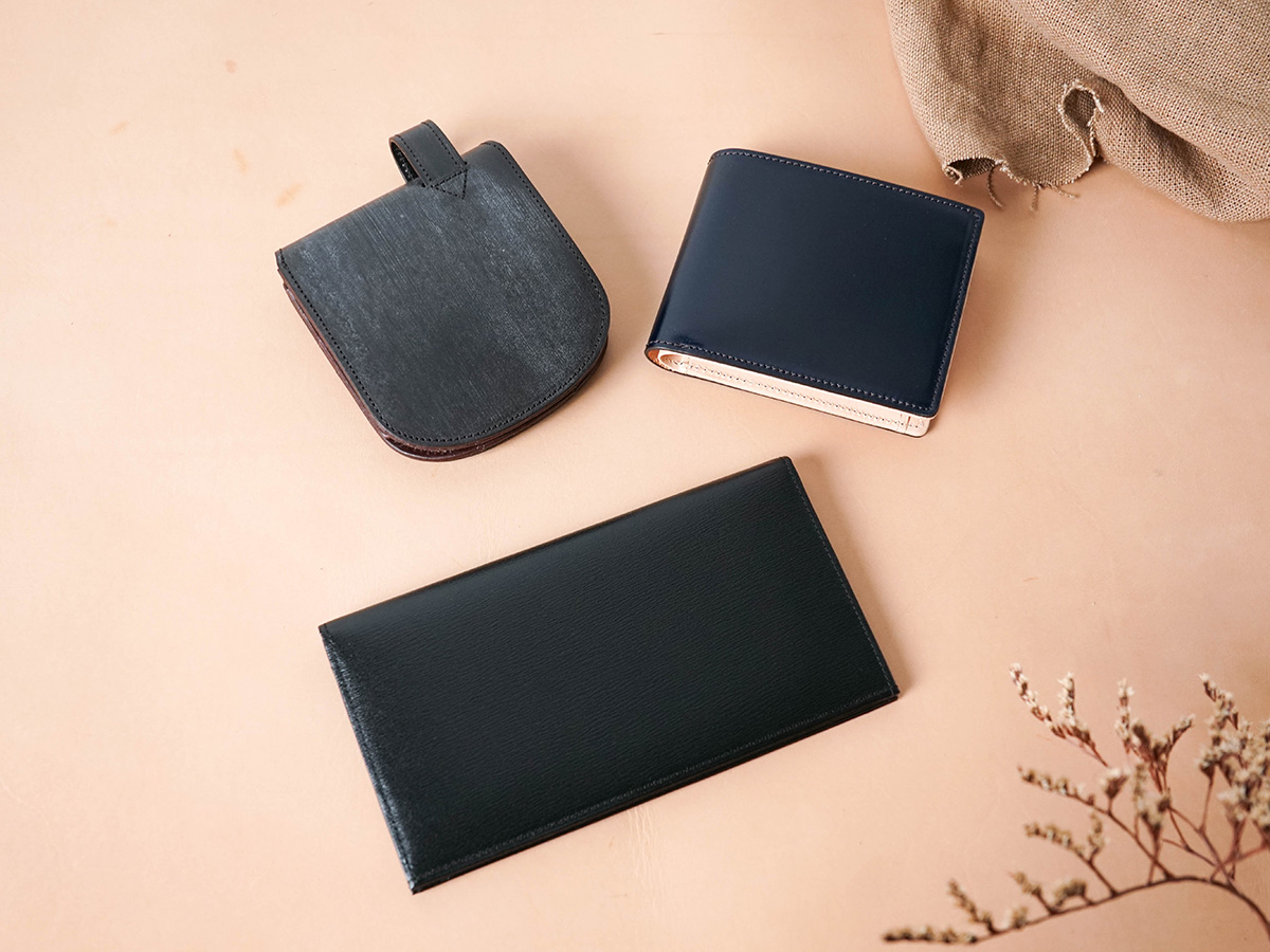 吉田賞の賞品。コードバン・イングリッシュブライドル・カンガルーの財布3型