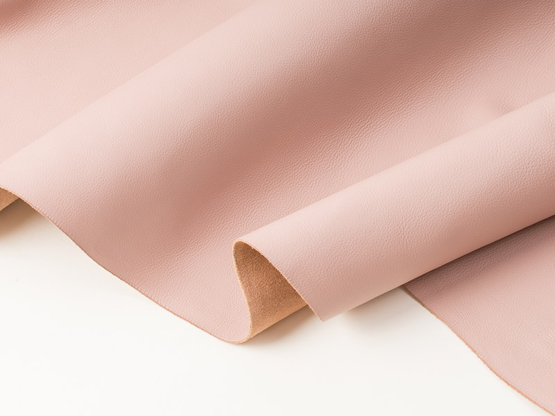 完成したペールピンクの革