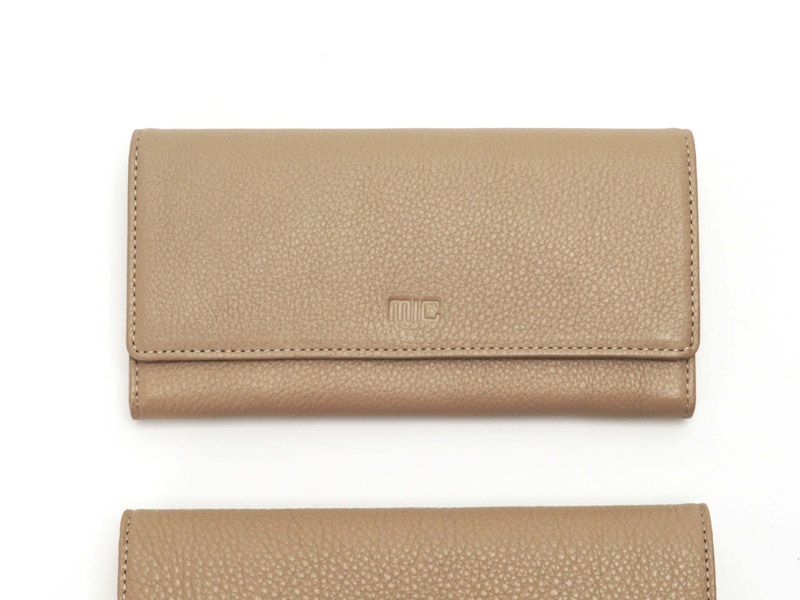 初回サンプルのギャルソン長財布