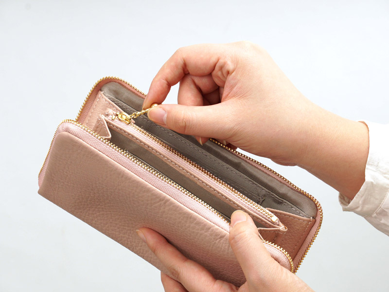 内側ファスナー小銭入れの引手