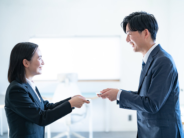 名刺交換のマナーイメージ