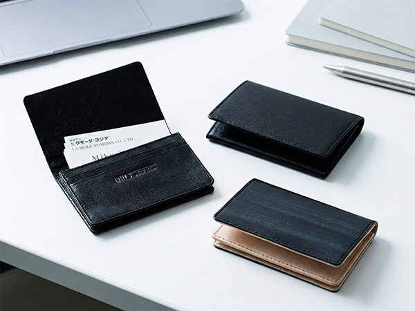 黒(ブラック)の革名刺入れ一覧
