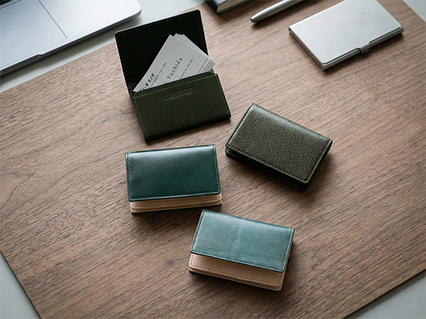緑（グリーン）の革名刺入れ一覧