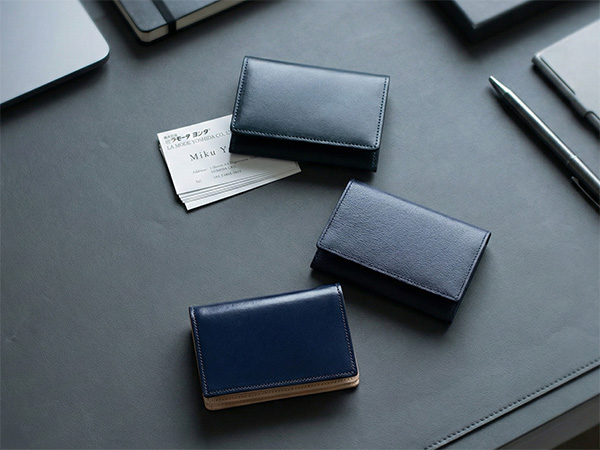 紺（ネイビー）の革名刺入れ一覧