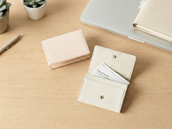 ベージュの革名刺入れ一覧