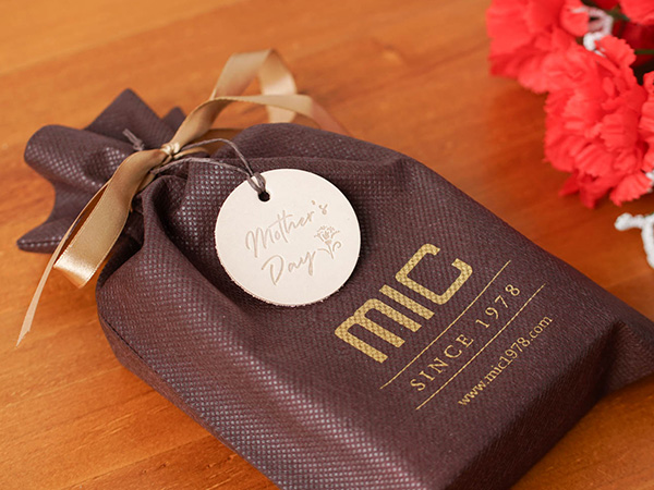 ヌメ革ギフトタグのアップ