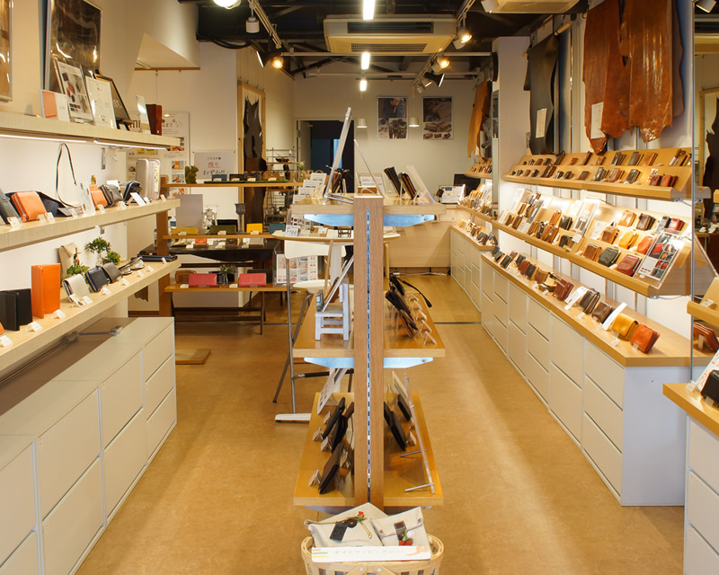 mic – Japanese Leather Wallets & Accessories English Introduction