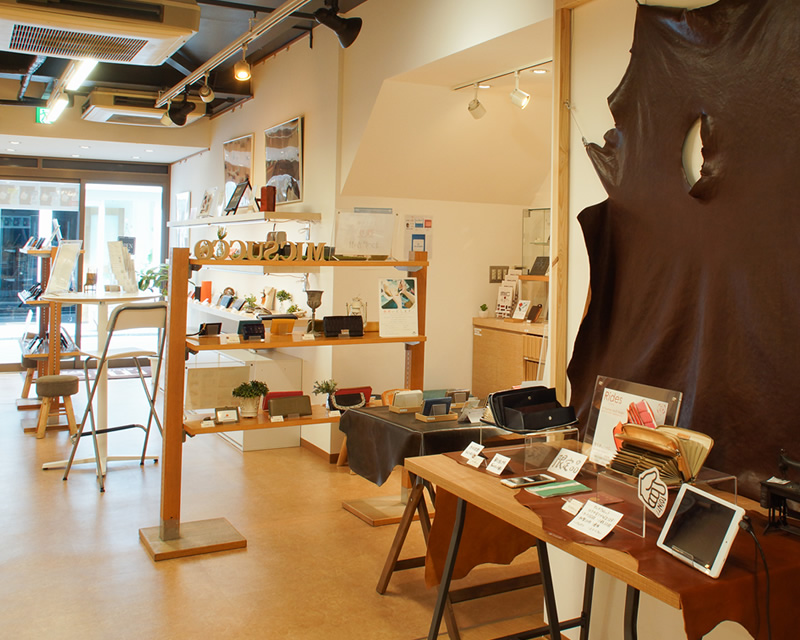 mic – Japanese Leather Wallets & Accessories English Introduction