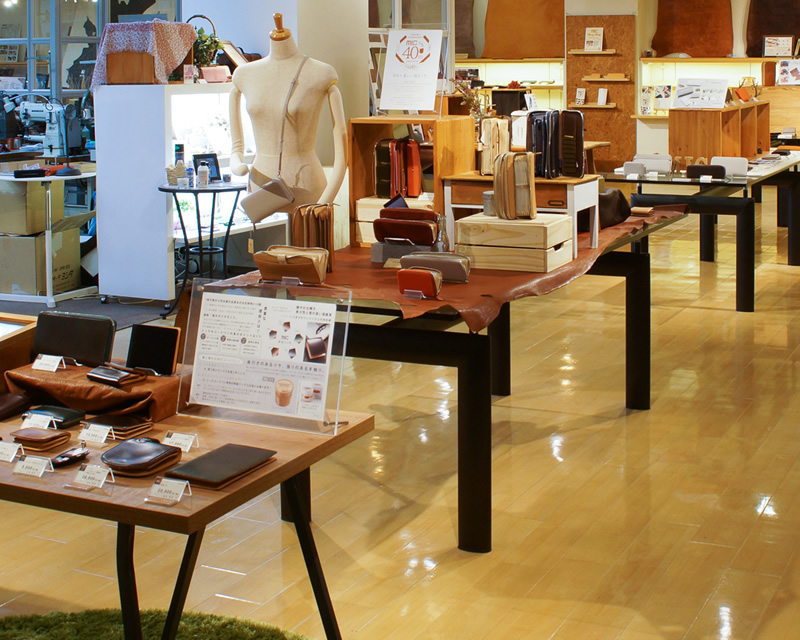 mic – Japanese Leather Wallets & Accessories English Introduction