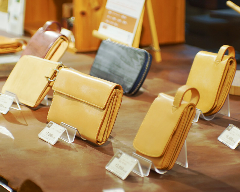 mic – Japanese Leather Wallets & Accessories English Introduction