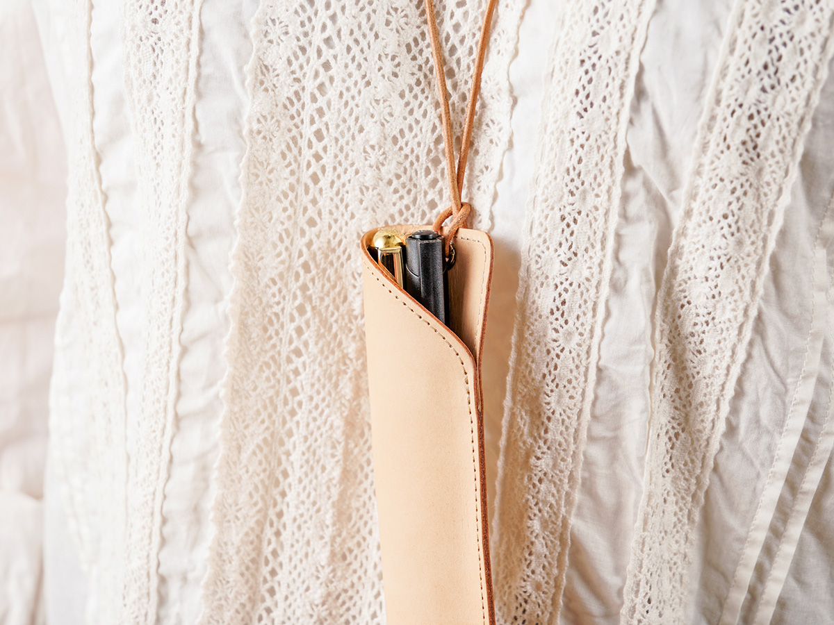 ナチュラルヌメ　首かけペンホルダー_detail_image_03