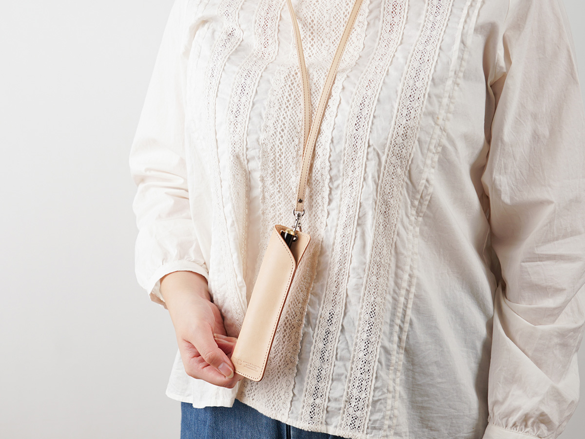 ナチュラルヌメ　首かけペンホルダー_detail_image_04