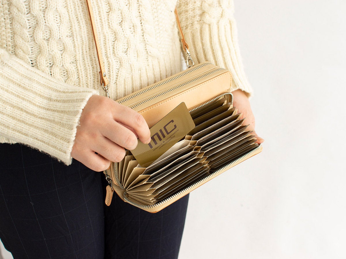 グレージングヌメ　マルチウォレット(ショルダーストラップ付)_detail_image_03