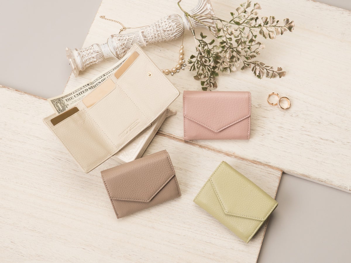 ラフィネ　三つ折りミニ財布_02