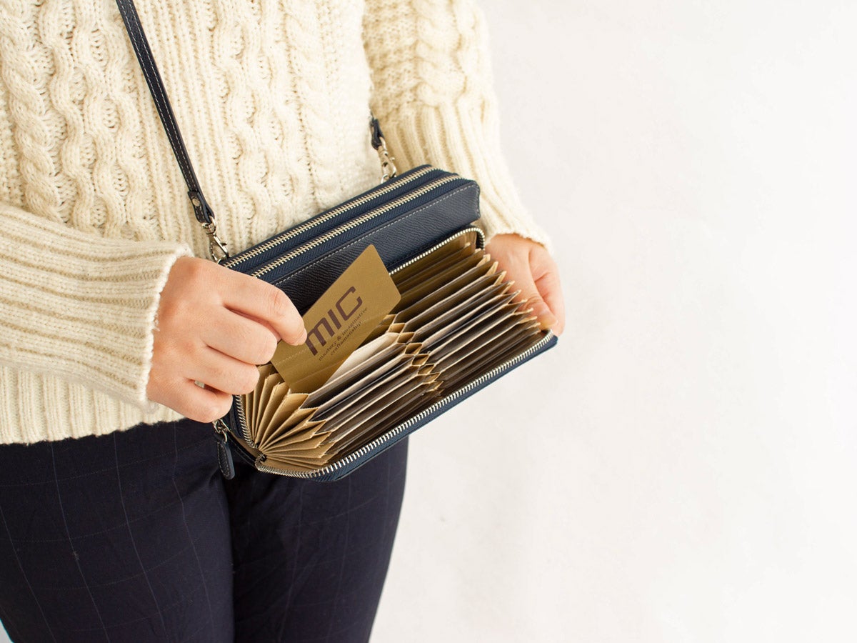 エンボス　マルチウォレット(ショルダーストラップ付き)_detail_image_03