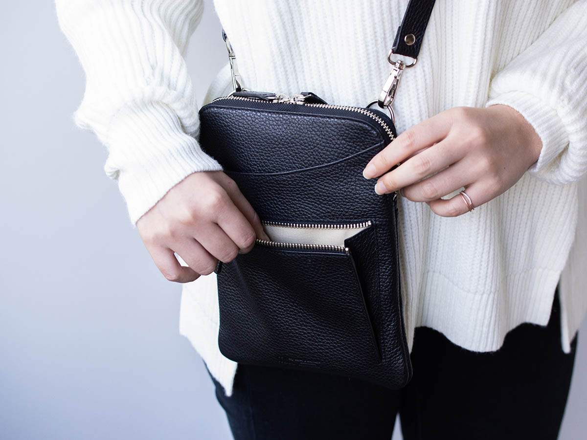 ボルセッタ レザーサコッシュポーチ(大)_03