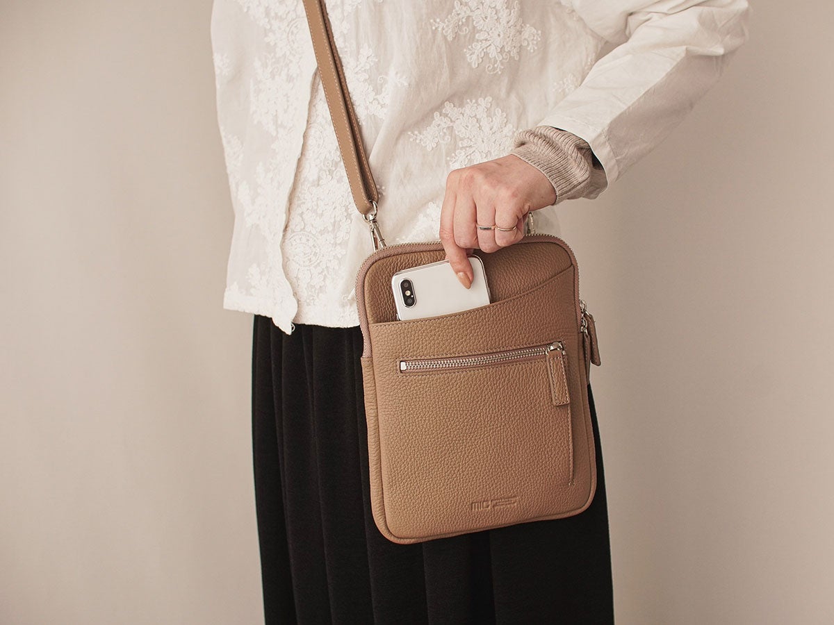 ボルセッタ　レザーショルダーバッグ_03