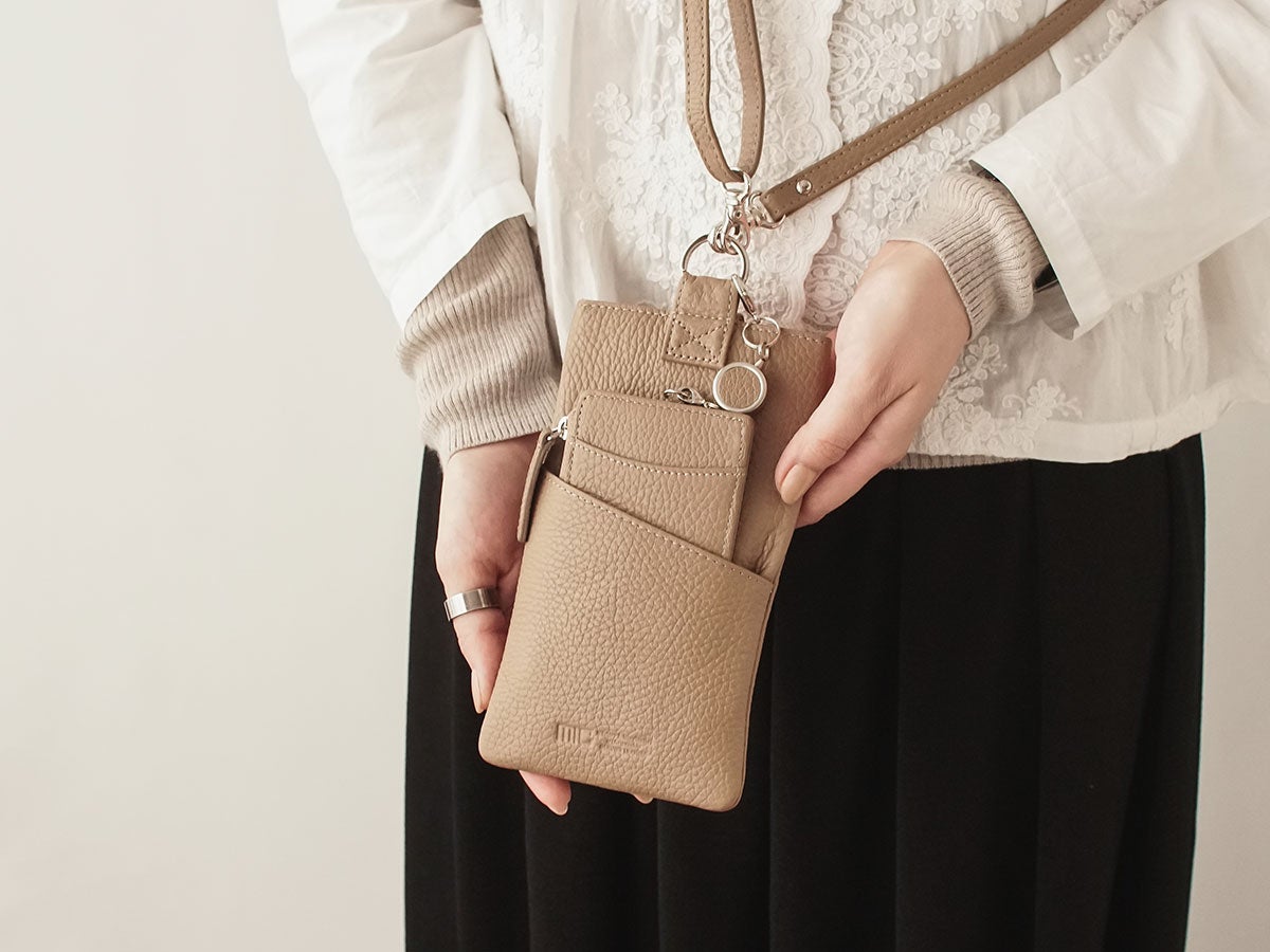 ボルセッタ　マルチカードケース（リール付）_03