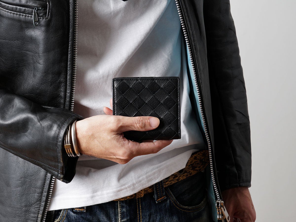 ブラックメッシュ ラウンドファスナー二つ折り財布_02