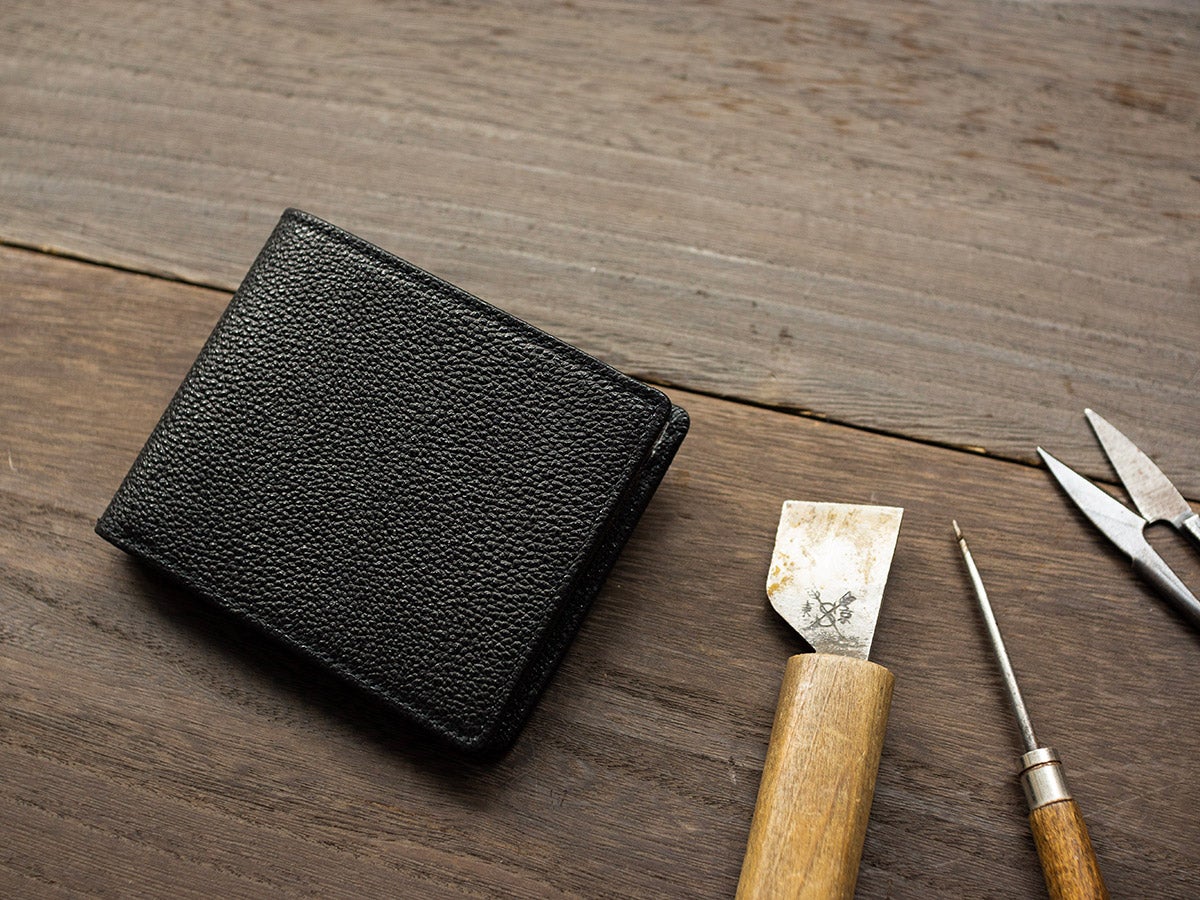 黒桟革 漆 札入れ_02