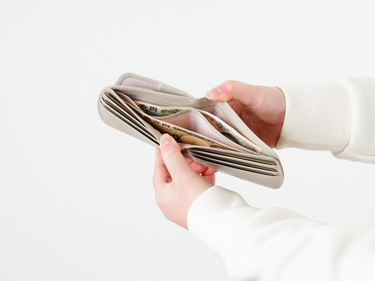 エンボス　ヒップポケット外ボックス小銭二つ折り財布_detail_image_02