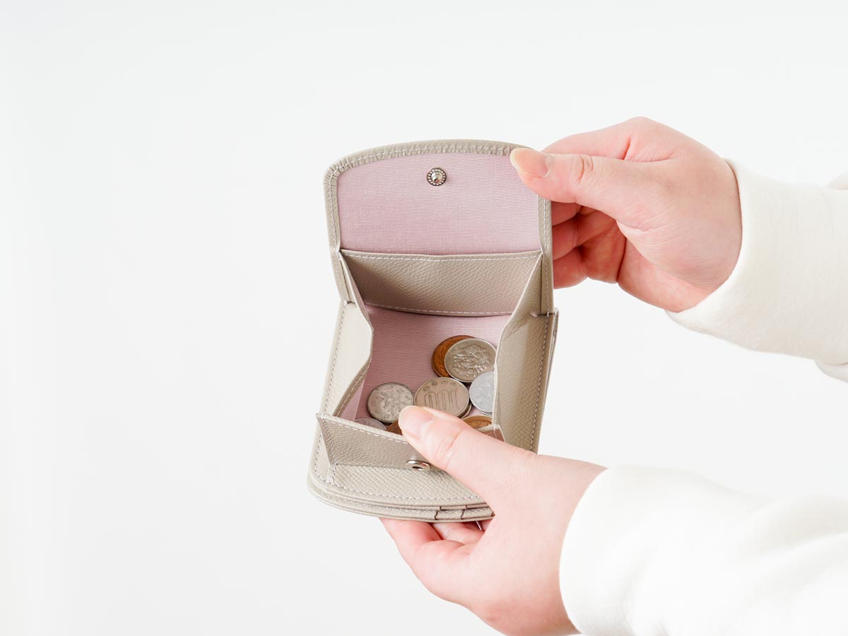 エンボス　ヒップポケット外ボックス小銭二つ折り財布_02