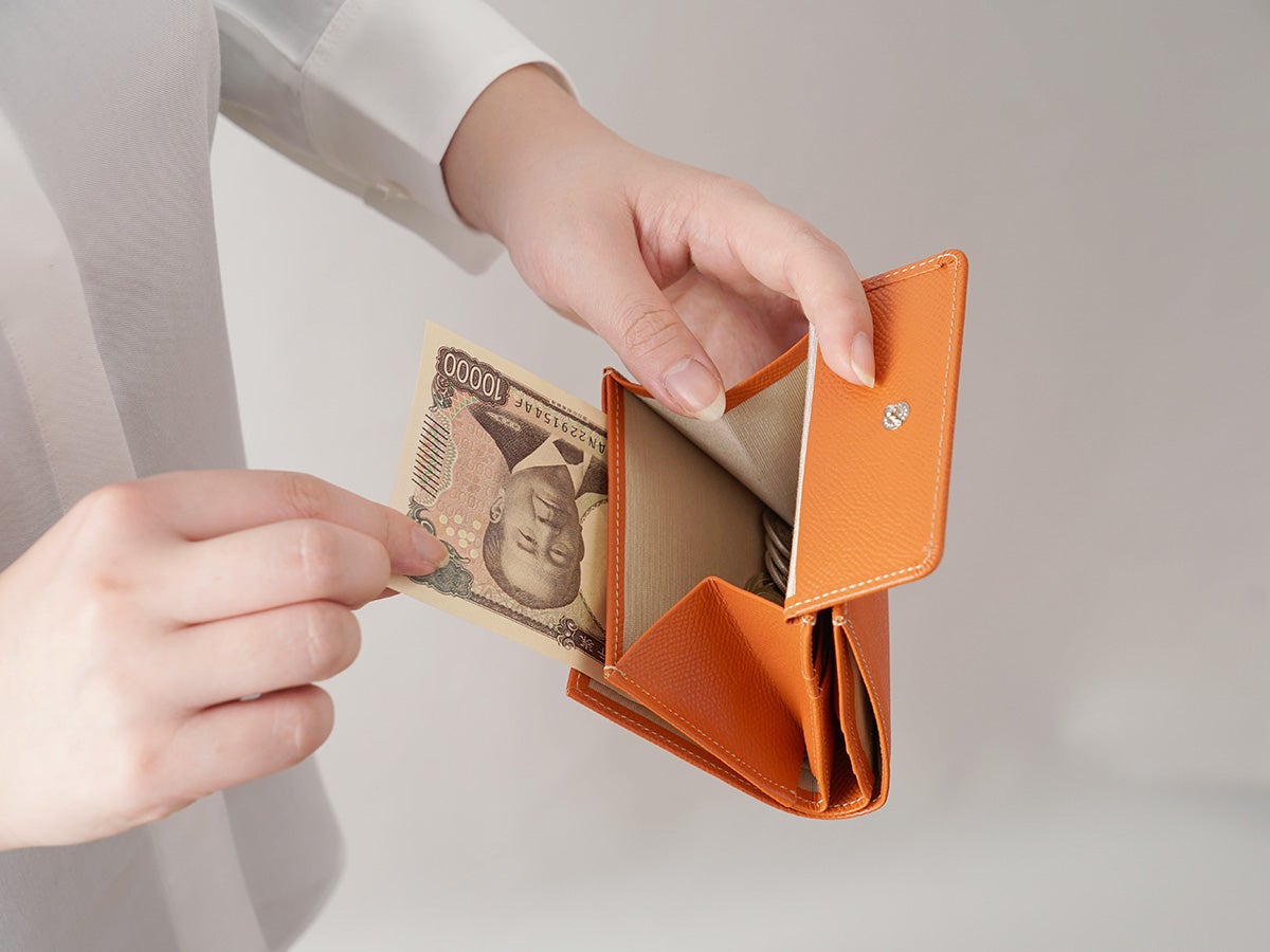 エンボス　外小銭入れ二つ折り財布_02
