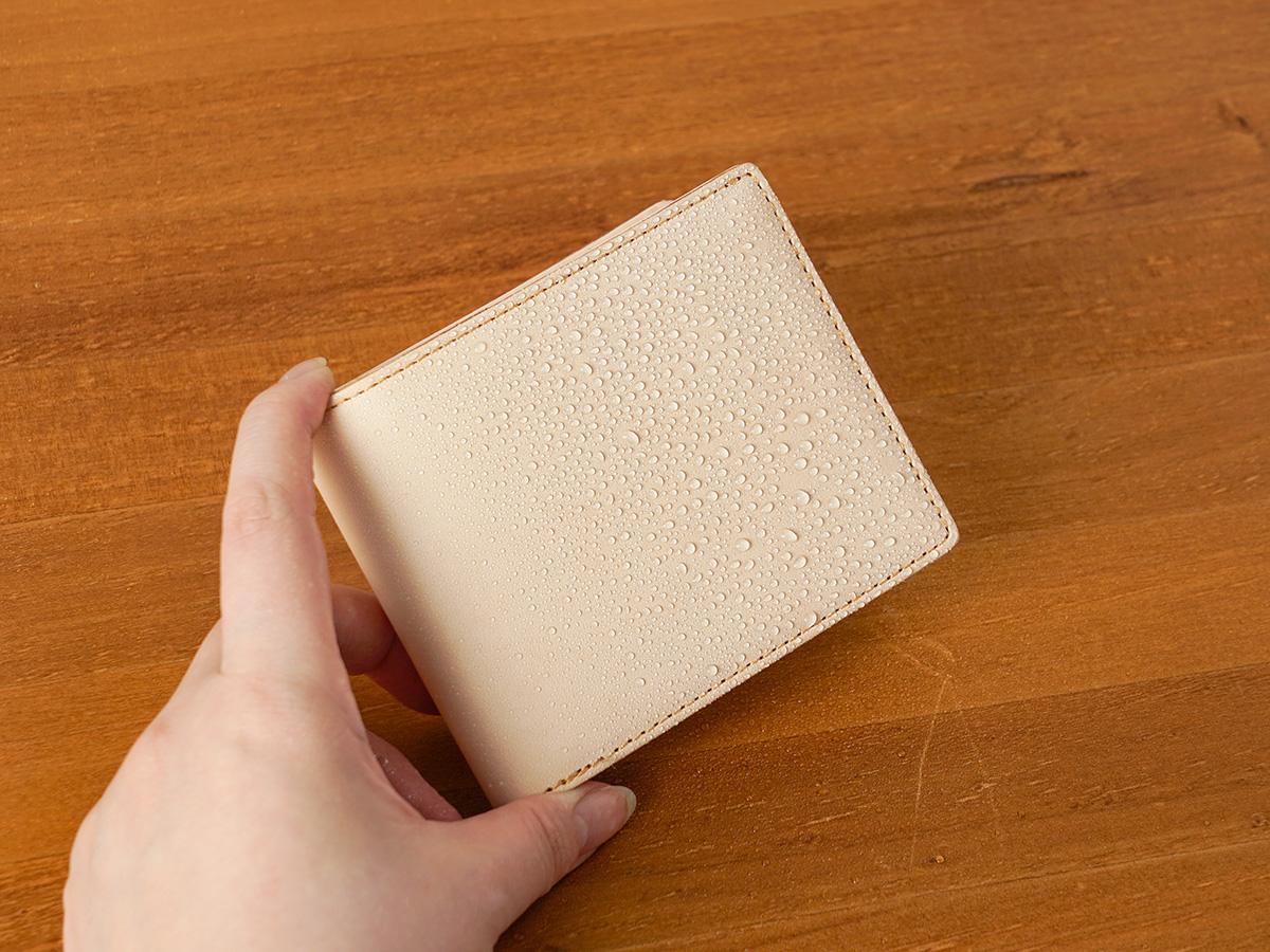 防水と保湿を秒で完結｜『エイジングアンドプロテクト』_03