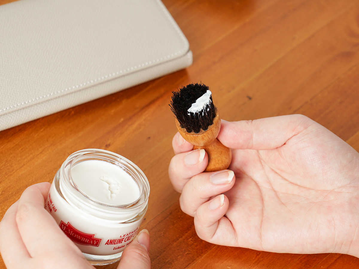 手を汚さずにクリームを塗布｜ペネトレィトブラシ_02