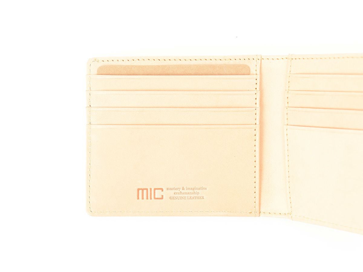 グレージングヌメ　二つ折り財布（小銭入れ無し）