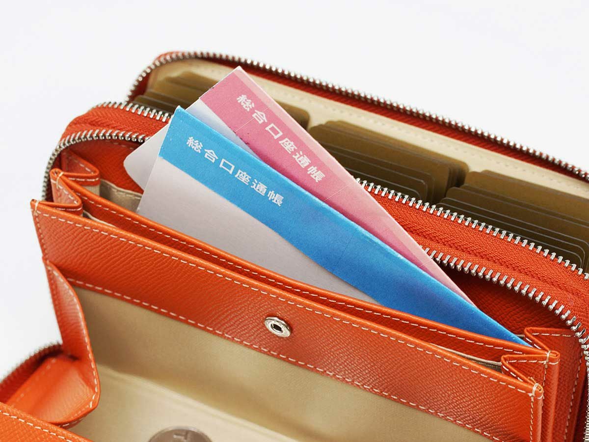 エンボス　Wラウンドファスナーマルチウォレット