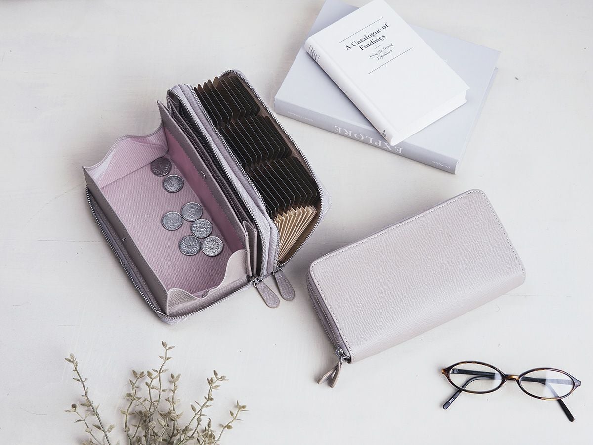 エンボス　Wラウンドファスナーマルチウォレット