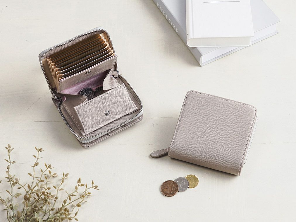  エンボス ミニマルチウォレット