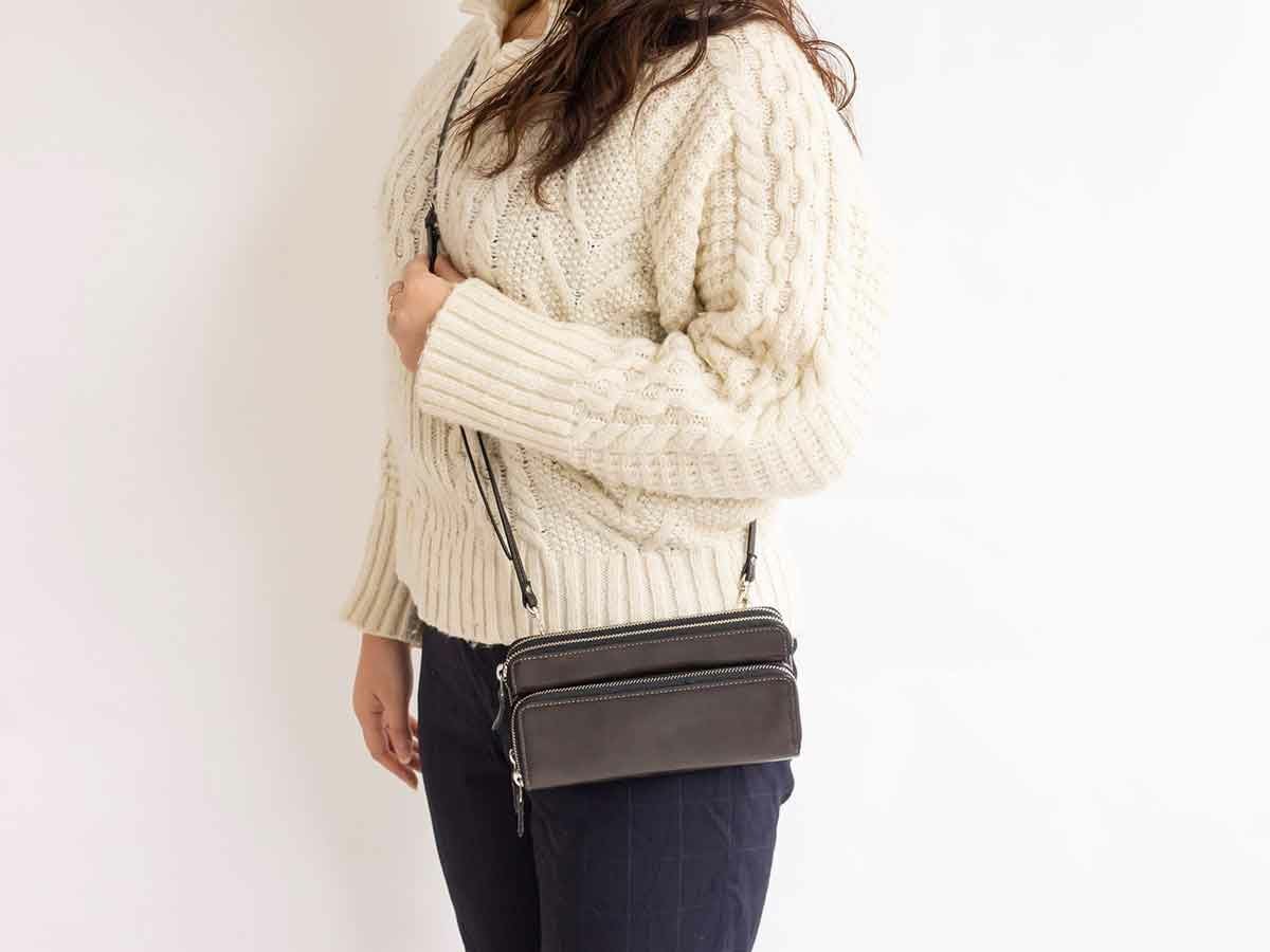 バグッダ　マルチウォレット(ショルダーストラップ付)