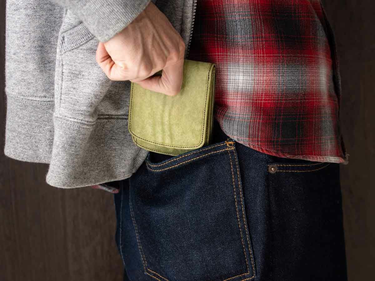 マヤ　外ボックス小銭入れ付き二つ折り財布