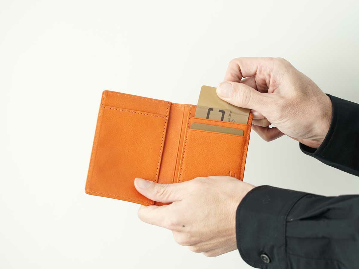 ヴァケッタルクス　二つ折りパスケース