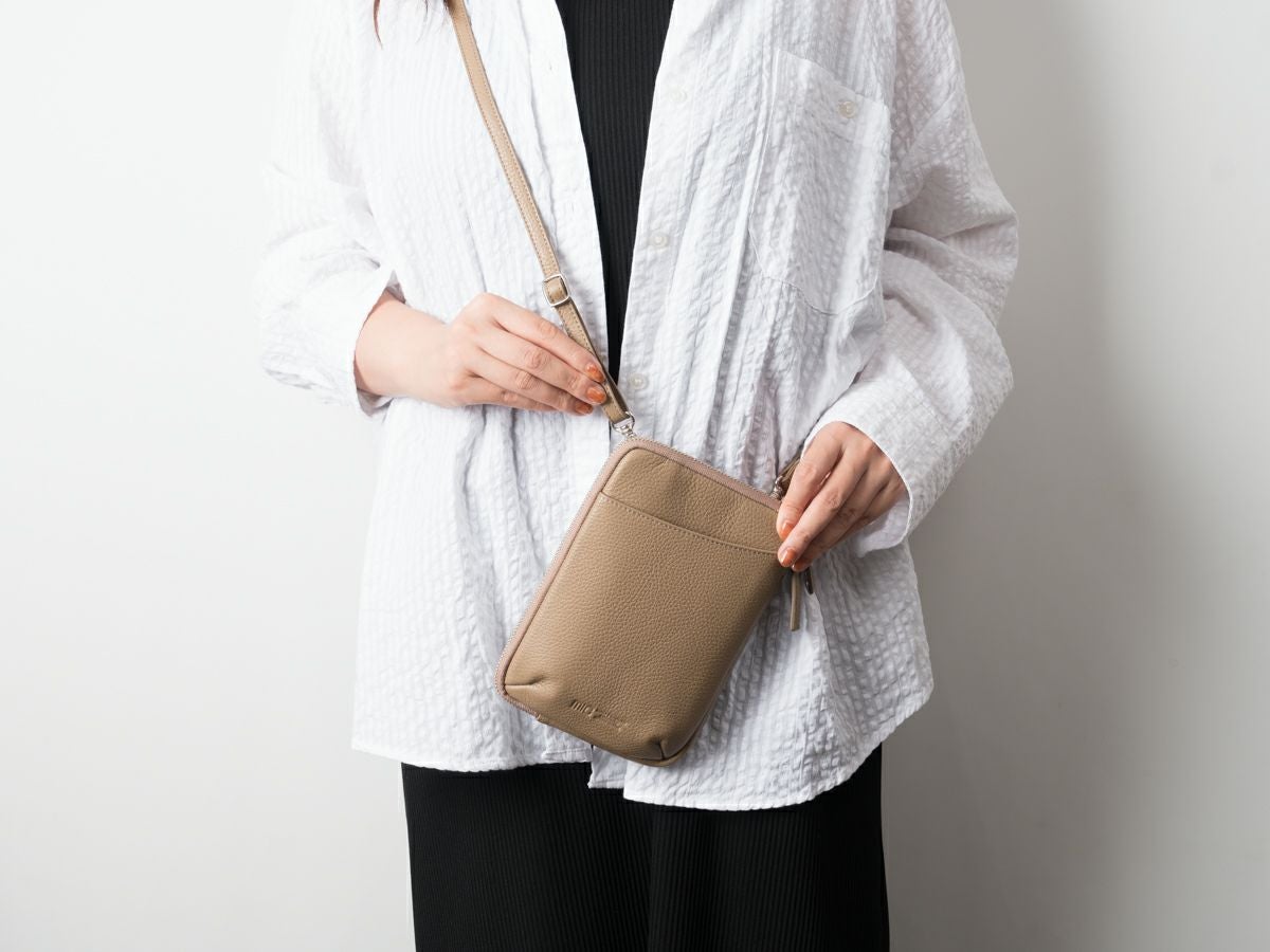  ボルセッタ　マルチスマホショルダー