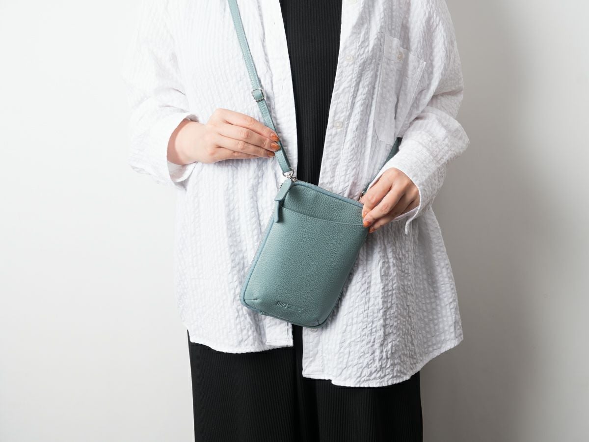  ボルセッタ　マルチスマホショルダー