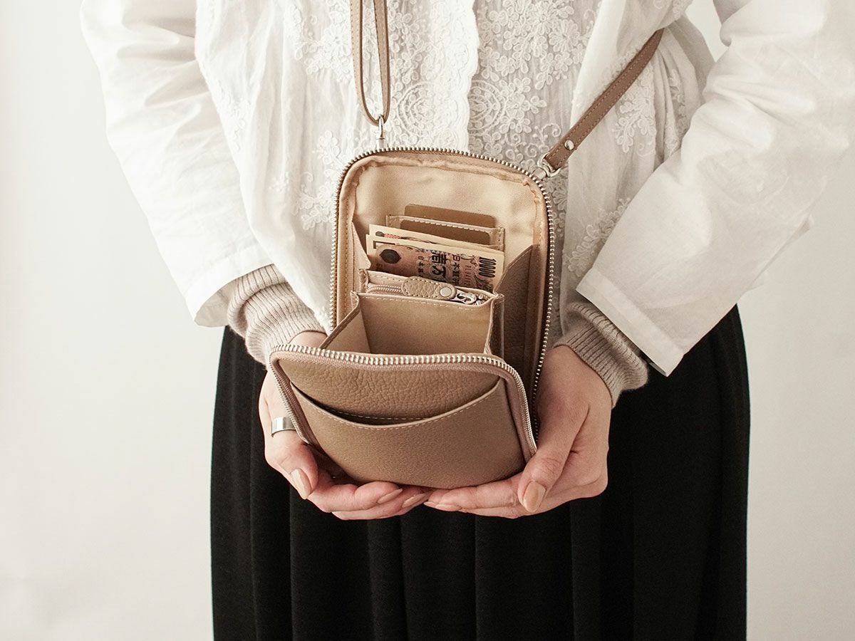 ボルセッタ　スマホショルダーウォレット