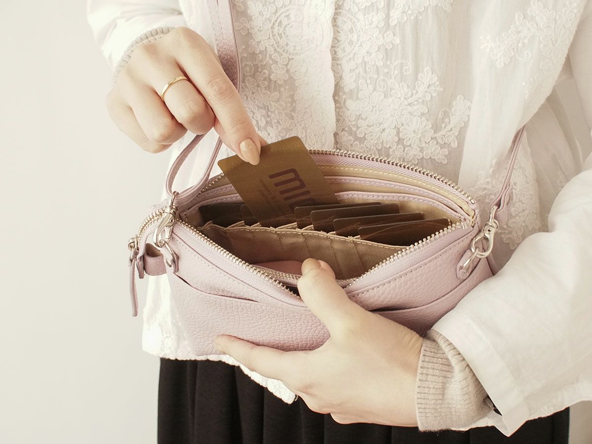 ボルセッタ　お財布ポシェット