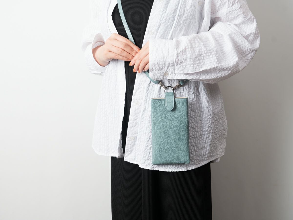 ボルセッタ　スマホポーチ