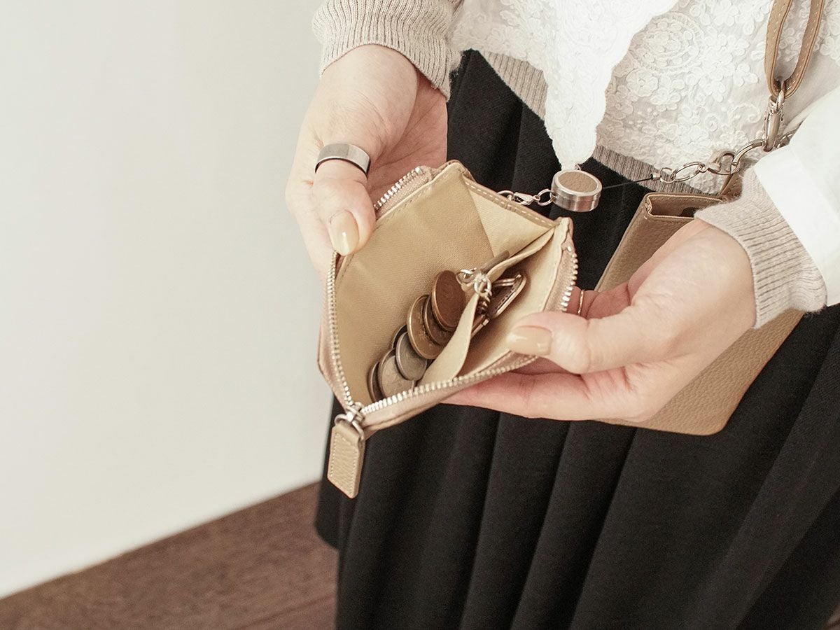 ボルセッタ　マルチカードケース（リール付）