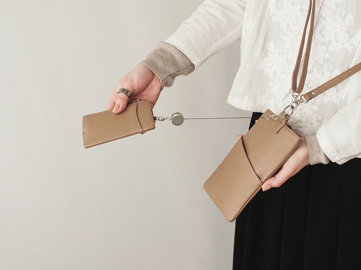 ボルセッタ　マルチカードケース（リール付）