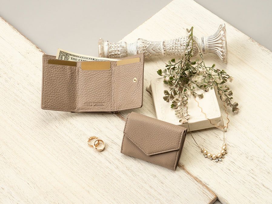 ラフィネ　三つ折りミニ財布