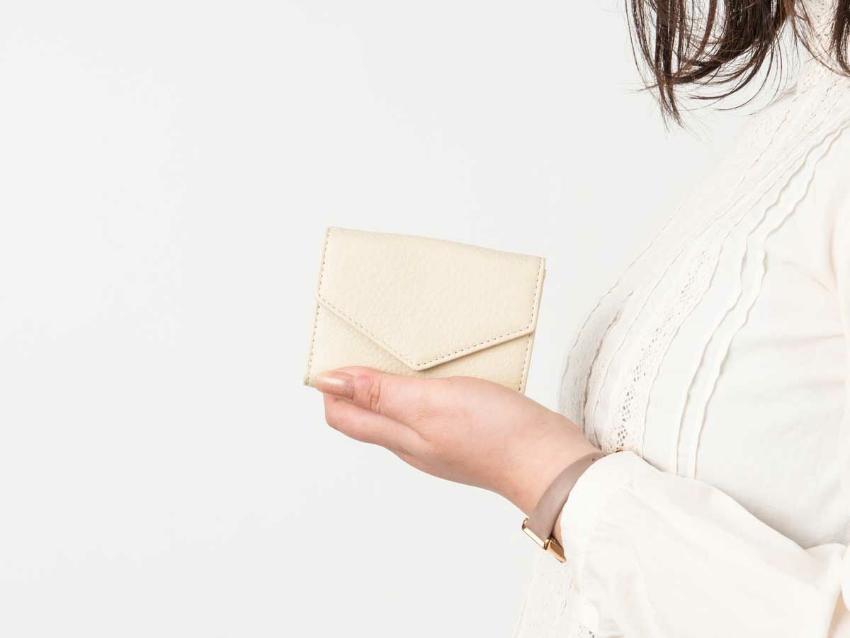 ラフィネ　三つ折りミニ財布